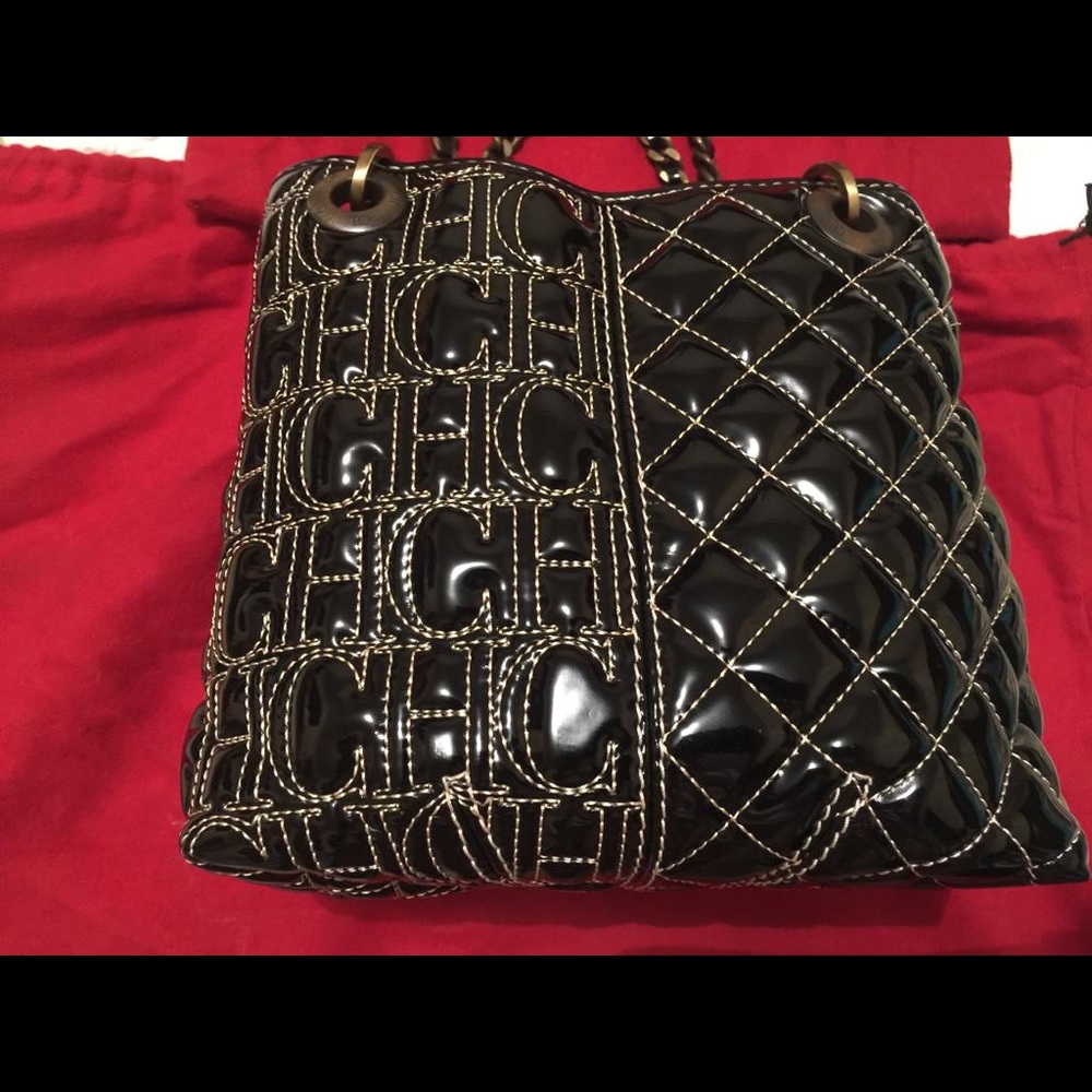 100% Authentic Carolina Herrera Shoulder bag!